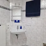 Séjour chez l'habitant Einzelzimmer In Ruhiger Lage --- Check-in Mit Schluesselkasten