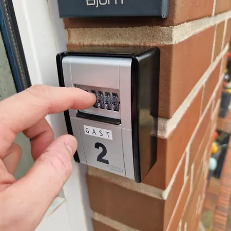 Privat bolig Einzelzimmer In Ruhiger Lage --- Check-in Mit Schluesselkasten