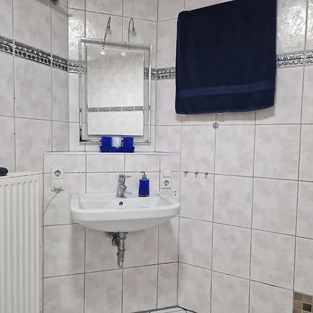 Privat bolig Einzelzimmer In Ruhiger Lage --- Check-in Mit Schluesselkasten