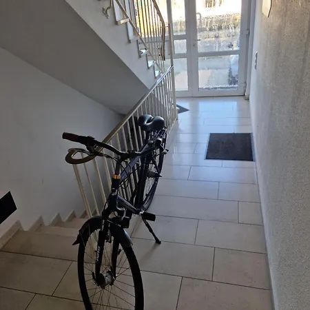 Einzelzimmer In Ruhiger Lage --- Check-in Mit Schluesselkasten 홈스테이