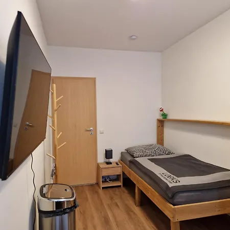 Einzelzimmer In Ruhiger Lage --- Check-in Mit Schluesselkasten 홈스테이 *